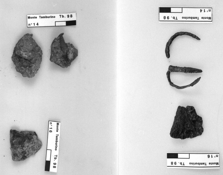 cimasa di candelabro in ferro, fr di dischetto di ferro prima del restauro